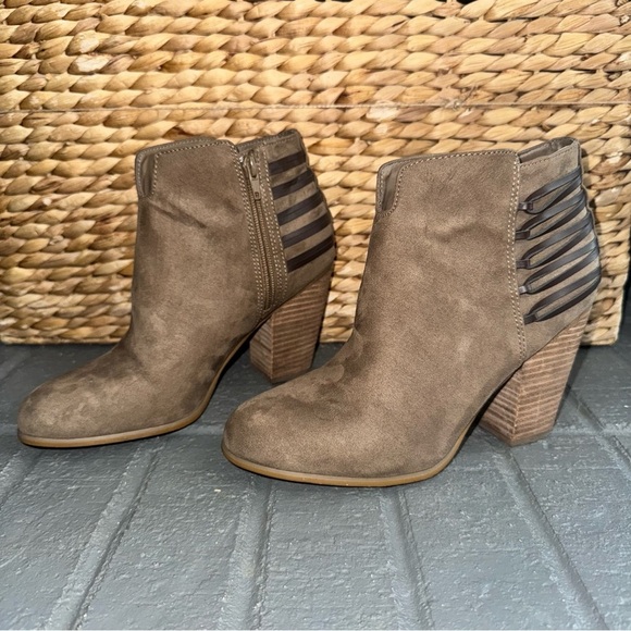 Carlos by Carlos Santana Women’s Hawkins Heeled Ankle Boots Side Zip Beige Sz 8M - Picture 2 of 9